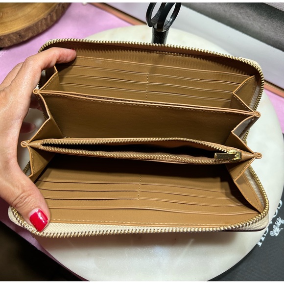 Coach Accordion Zip Wallet With Floral Print Floral Beige Wallet EUC - Picture 6 of 13